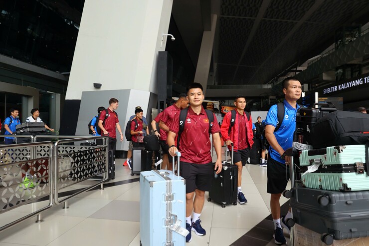 ĐT Việt Nam đến Indonesia săn cúp vàng FIFA ASEAN Cup, Patrik Lê Giang & Tài Lộc gặp sự cố - 6