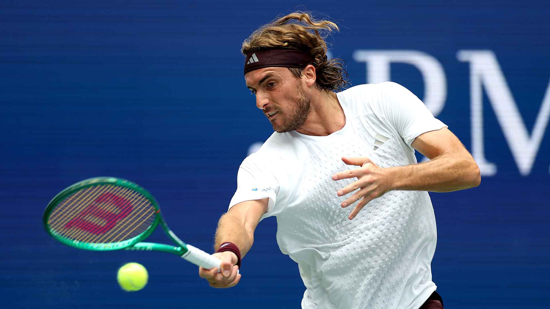 Tsitsipas dần tìm lại phong độ