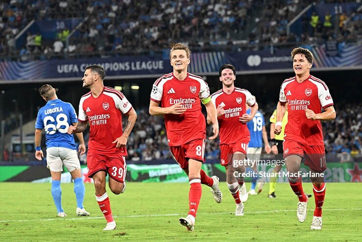 Odegaard gánh vác hàng công Arsenal