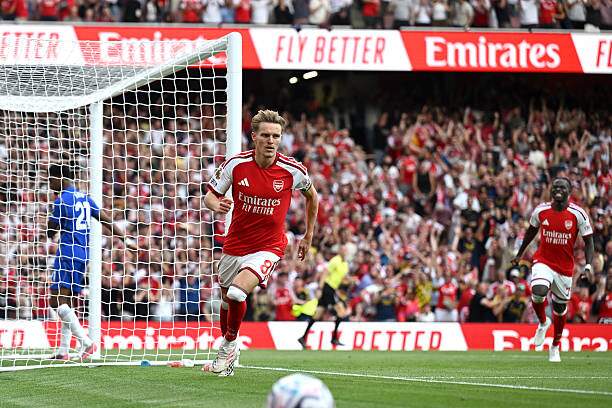 Odegaard tạo điểm nhấn cho màn trình diễn đẳng cấp với bàn thắng đưa Arsenal dẫn trước đầu hiệp 2