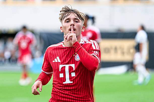 Lennart Karl mở tỷ số cho Bayern