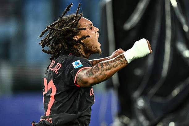 Moreira ghi 2 bàn trong 3 phút để gỡ hòa cho Milan