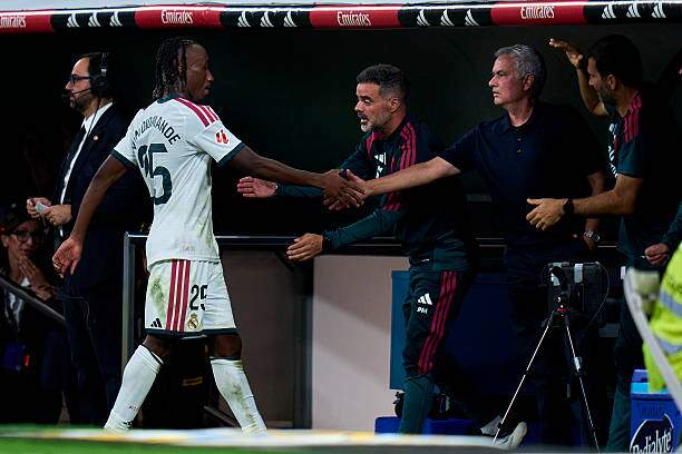Diomande được đá chính nhưng mờ nhạt và bị HLV Mourinho thay ra