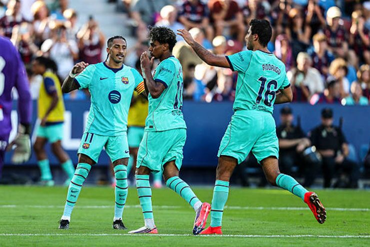 Barcelona có 3 điểm tương đối vất vả trước Levante
