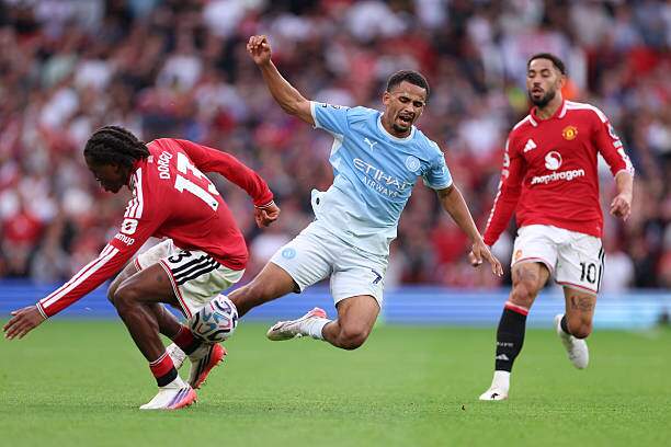 Ndiaye giúp Man City đưa bóng ra khỏi vòng vây & câu lỗi bất cứ khi nào anh có bóng bên cánh phải