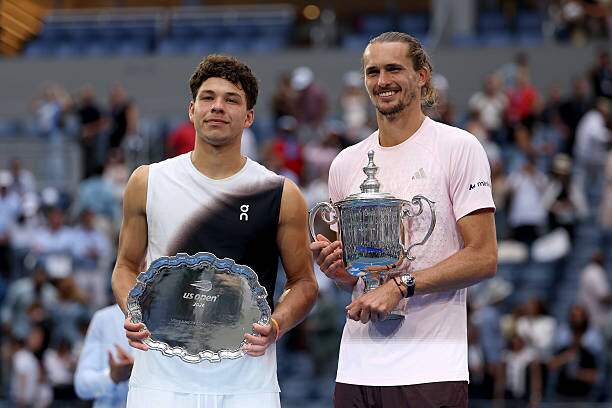Shelton & Zverev nhận cúp