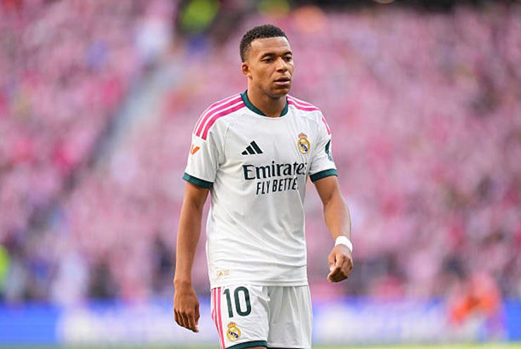 Mbappe mất dạng hoàn toàn trong 90 phút tại Metropolitano