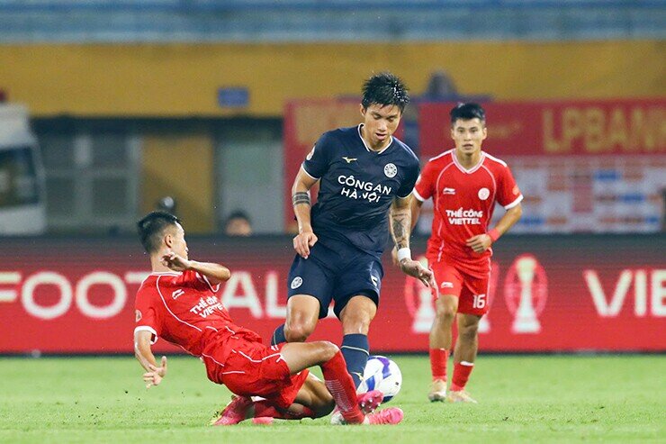 Đoàn Văn Hậu xuất hiện sau lùm xùm thẻ đỏ, tình tứ cùng vợ xinh dự sự kiện - 6