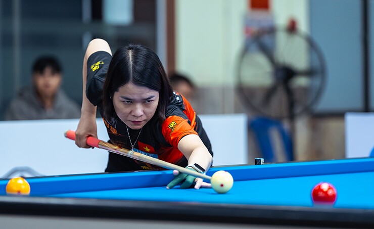 Đặc biệt, Bùi Xuân Vàng trở thành gương mặt thú vị của giải khi cô tranh tài ở cả 2 nội dung trái ngược nhau là pool và carom 3 băng. Nhà đương kim vô địch pool nữ quốc gia thắng sát nút 22-21 trước Nguyễn Thị Thu và sẽ có trận tranh ngôi nhất bảng C trước Nguyễn Ngọc Phương Anh vào ngày 9/9. Đây cũng là ngày thi đấu mà Xuân Vàng sẽ có màn ra quân ở nội dung pool nữ.