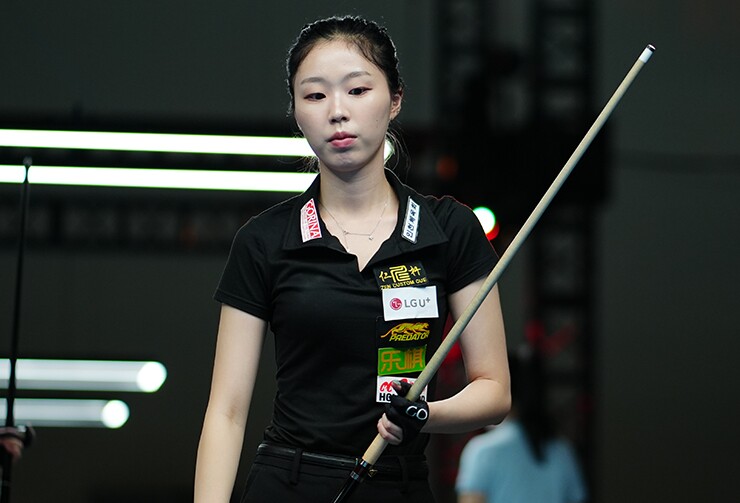 Một ứng viên nặng ký khác là Seo Seoa, nữ cơ thủ xinh đẹp đến từ Hàn Quốc. Sở hữu trình độ thuộc nhóm hàng đầu châu Á, Seo Seoa khởi đầu giải đấu đầy ấn tượng khi đánh bại Chen Jialin (Trung Quốc) với tỷ số 2-0, lần lượt 4-0 và 4-2.