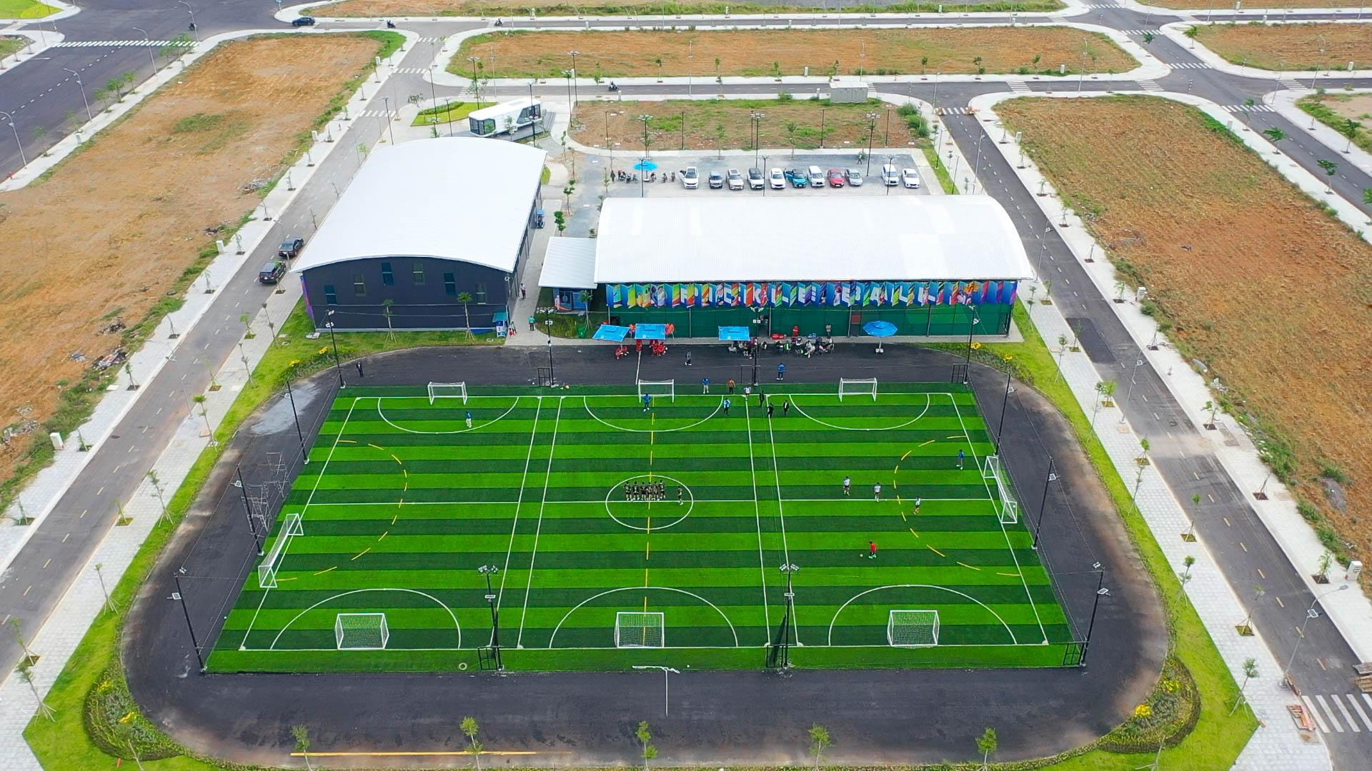 Active Hub quy mô 10.000 m2, tích hợp sân bóng đá, pickleball, cầu lông, phòng gym, yoga, đường chạy bộ đã đi vào vận hành tại phân khu The Vigos - Hiep Phuoc Premia.