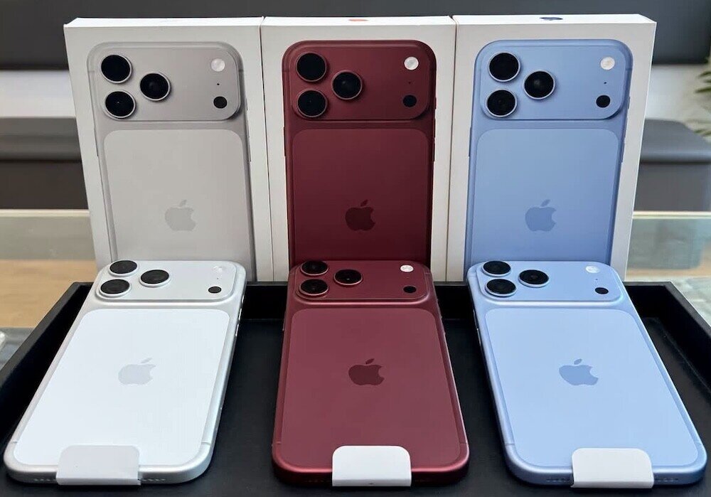 iPhone 18 Pro Max có màu mới so với trước là&nbsp;đỏ "burgundy" và băng thanh, trong khi màu bạc và đen là màu truyền thống.