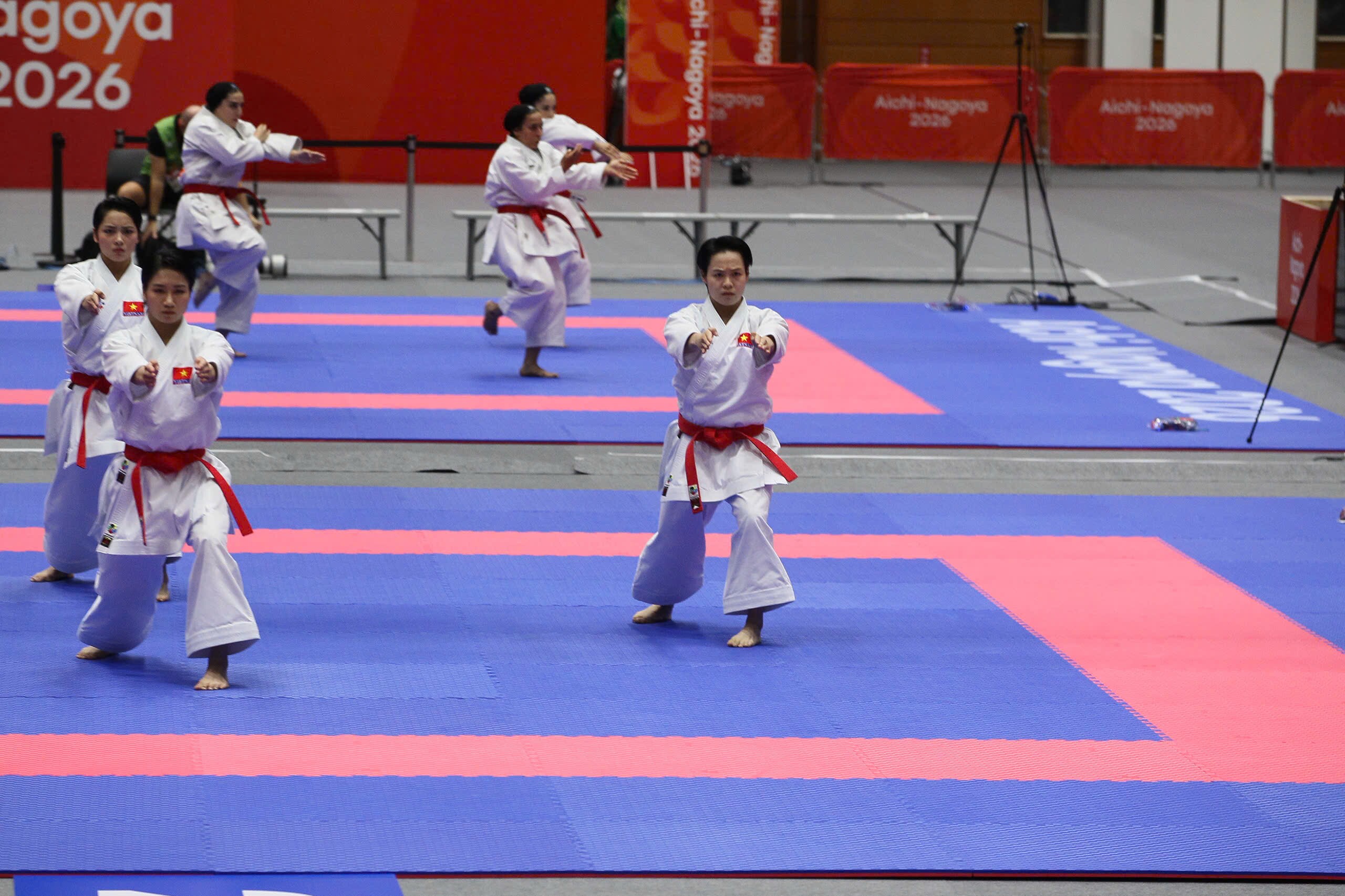 Trực tiếp ASIAD 22/9: Karate Việt Nam tối thiểu có HCB, Huy Hoàng rút lui bơi 1.500m - 1