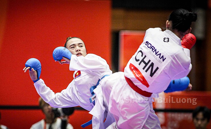 Nguyễn Thị Diệu Ly mang tấm HCĐ mới nhất về cho đoàn Việt Nam ở môn karate 