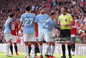 Rực lửa MU đấu Man City: Tranh cãi Foden nhận thẻ đỏ vì chiêu trò của Fernandes