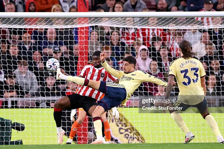 Arsenal tỏ ra bất lực trong hiệp một
