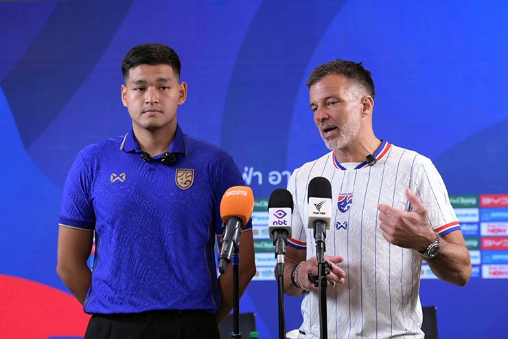 HLV Anthony Hudson trả lời báo chí chiều ngày 14/9.