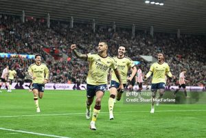 Arsenal toàn thắng Ngoại hạng Anh: Guimaraes & Raya kiến tạo 121 giây điên rồ
