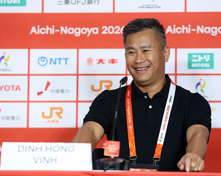 HLV Đinh Hồng Vinh trả lời họp báo sau trận thắng U23 Philipppines.