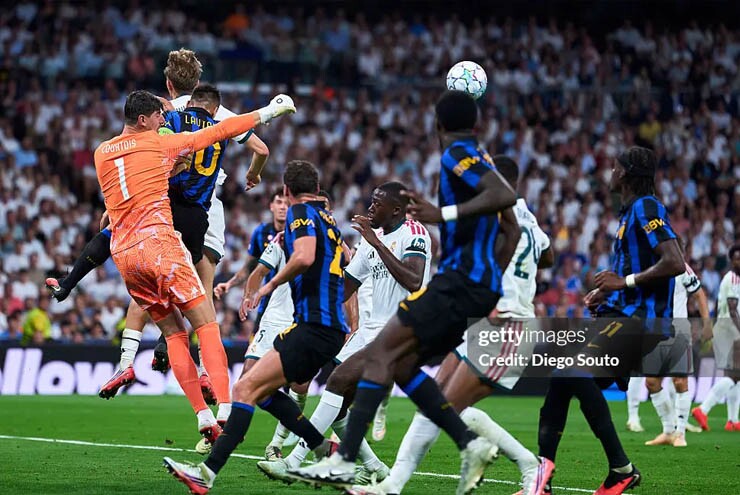 Real Madrid phải lo khi Courtois có ngày thi đấu xuất thần