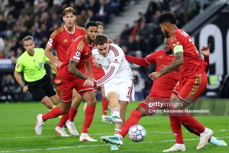 Liverpool tấn công ồ ạt trong những phút đầu hiệp một