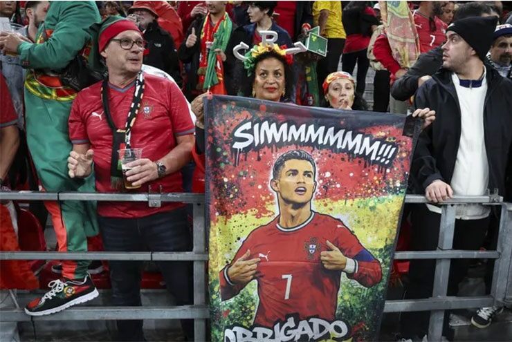 Một tấm băng rôn cảm ơn Ronaldo
