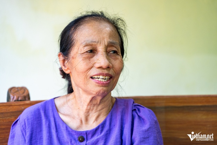 Bà Yên say sưa kể về những kỷ niệm với các đoàn phim