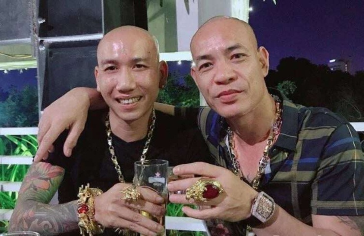 Dũng “trọc” Hà Đông và Phú Lê đều đã bị khởi tố, bắt tạm giam. Ảnh: FBNV.