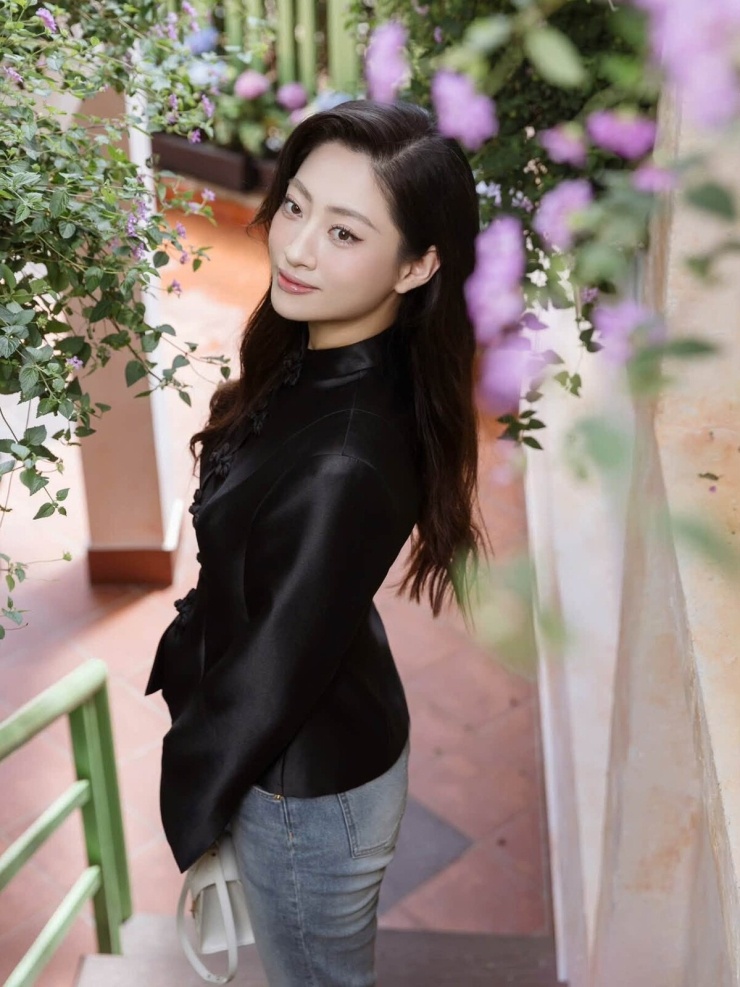 Dàn nghệ sĩ thăm quán cà phê của Đàm Vĩnh Hưng ở Đà Lạt - 3