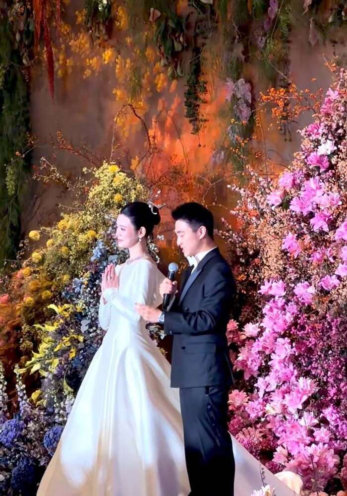 Hề Mộng Dao hạnh phúc bên chồng sau nhiều năm gắn bó. 