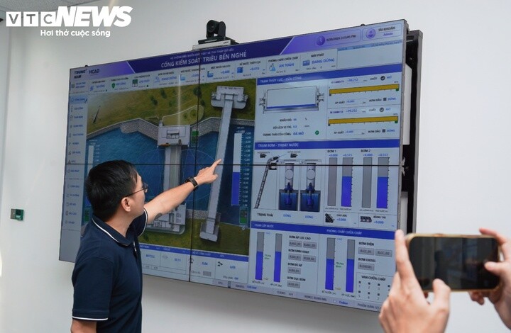 Cống Bến Nghé gồm nhiều hạng mục kỹ thuật quan trọng như cửa van siêu trọng, dầm đỡ van, cừ chống thấm, hệ thống van điều tiết, đường vận hành nội bộ, trung tâm điều khiển tự động và các hạng mục nạo vét kênh.