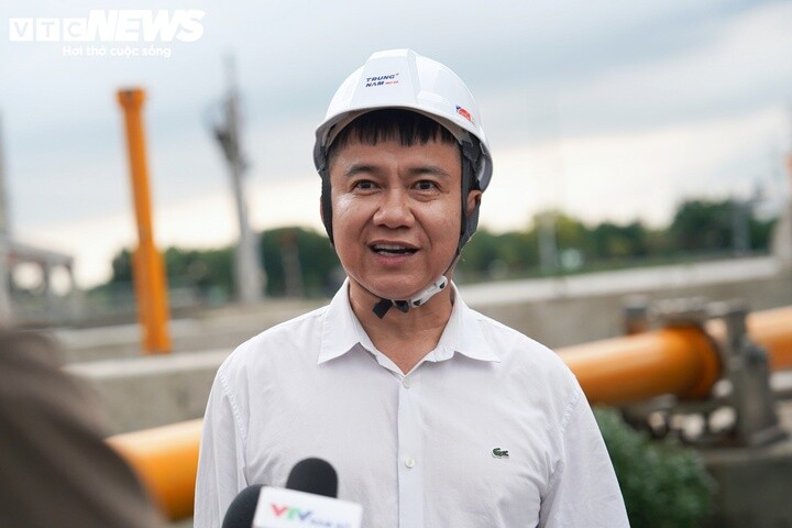 Theo Công ty Cổ phần Đầu tư xây dựng Trung Nam, chủ đầu tư dự án, nhiều hạng mục chính hiện đạt từ 94-99% tiến độ. Các đơn vị đang tập trung hoàn thiện những phần việc còn lại, phấn đấu vận hành thử từng cống trong khoảng thời gian từ tháng 9 đến tháng 11/2026.