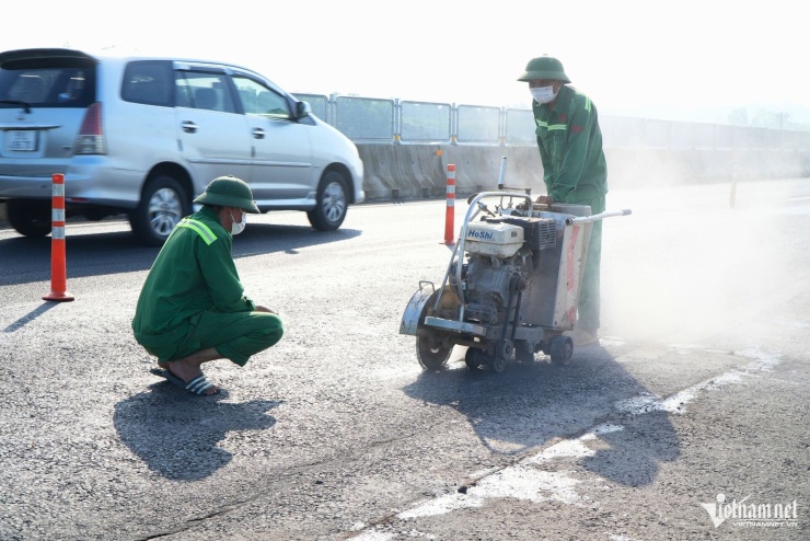 Cao tốc Biên Hòa - Vũng Tàu nứt 40m: Chuyên gia xuống hiện trường tìm nguyên nhân - 2