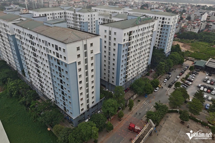 Lực lượng Cảnh sát PCCC nhanh chóng có mặt tại hiện trường. Ảnh: Đình Hiếu