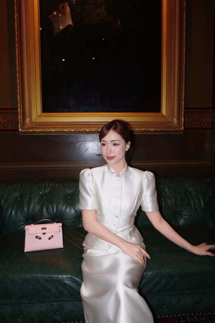 Ảnh sao 2/10: Hòa Minzy xách túi hơn nửa tỷ đồng đi sự kiện - 1