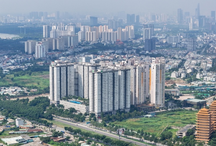 Bất động sản khu Đông TP HCM với các dự án chung cư. Ảnh: Quỳnh Trần