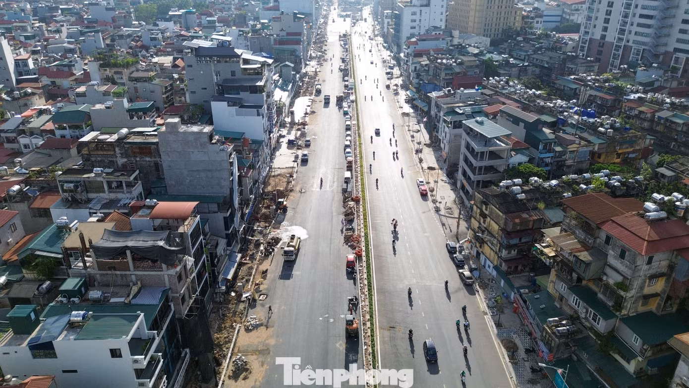 Vành đai 1 đoạn Hoàng Cầu - Voi Phục dài khoảng 2.2 km, mặt cắt ngang 50 m, tổng mức đầu tư khoảng 7.210 tỷ đồng. Tuyến nối khu vực Hoàng Cầu với nút Voi Phục, qua các trục Đê La Thành, Giảng Võ, Láng Hạ và Nguyễn Chí Thanh. Phần đường được thông xe tạm trong khi các hạng mục còn lại tiếp tục thi công.
