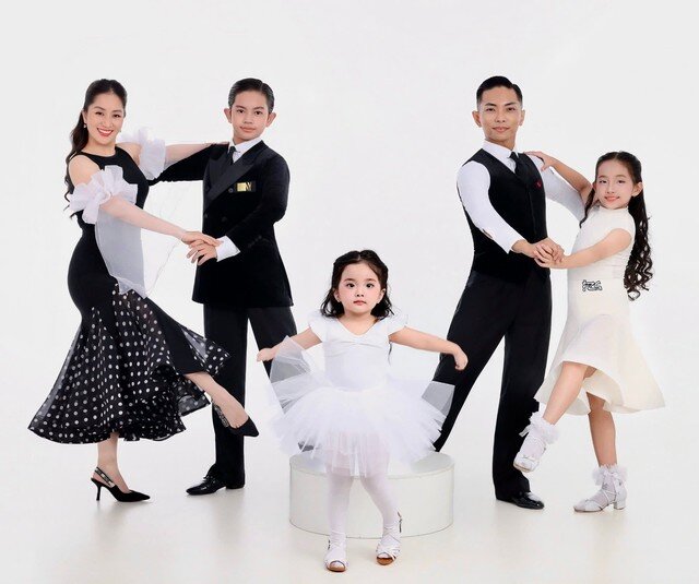 'Đội hình đẹp như mơ' của nhà Khánh Thi - Phan Hiển - 3