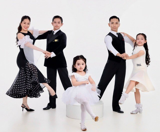 'Đội hình đẹp như mơ' của nhà Khánh Thi - Phan Hiển - 5