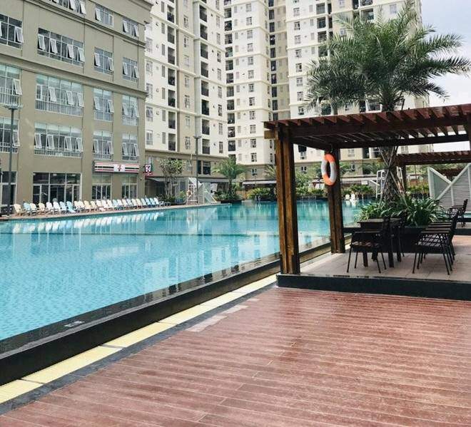 Theo Ngôi sao, khi Ánh Viên đi vào lịch sử bơi lội Đông Nam Á, giành đến 8 huy chương vàng cá nhân và 8 lần phá kỷ lục SEA Games chỉ trong một kỳ đại hội vào năm 2015, cô đã được một vị đại gia tặng một căn hộ 70m2 ở Quận 9, TP.HCM. Khi đó, căn hộ đang trong quá trình thi công và năm 2017 cô chính thức được bàn giao. Cơ ngơi này nằm trên tầng 8, đối diện hồ bơi rộng 1.150 m2 có tên gọi Ánh Viên.