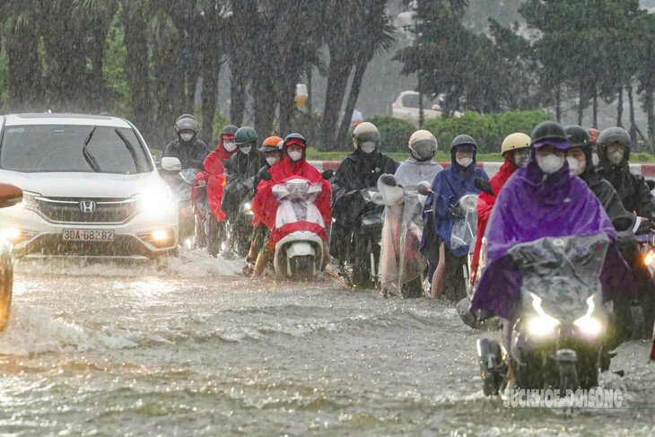 Miền Bắc đón không khí lạnh đi kèm với mưa lớn. Ảnh: Tuấn Anh