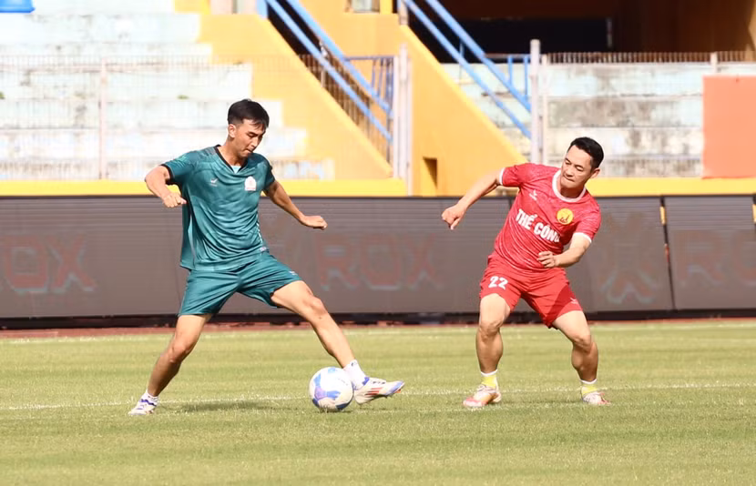 Màn so tài hấp dẫn giữa các cựu danh thủ Công an Hà Nội và Thể Công