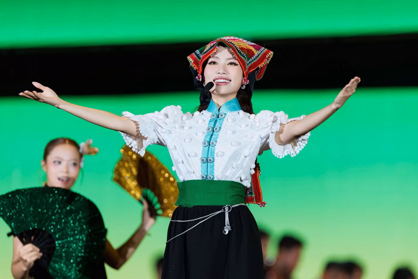Phương Mỹ Chi làm 'đám cưới' ở TPHCM, 5.000 khán giả đến dự - 5