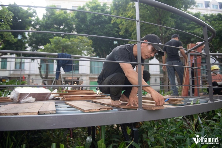 Cận cảnh cầu cạn độc đáo sắp hoàn thiện bên hồ Hoàn Kiếm - 4