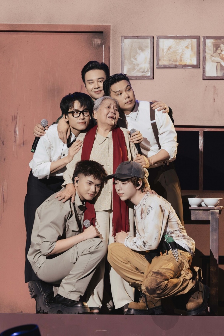 "Cơm nhà" quy tụ Đông Hùng, Thái VG, Toki Thành Thỏ, Thơm Da LAB và It’s Charles.