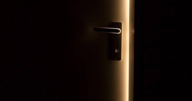 Người xưa – đặc biệt trong các lễ nghi hoặc khi đến nhà người khác lúc đêm muộn nên tránh gõ 4 tiếng.