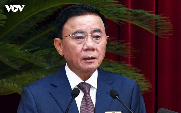 Ủy viên Bộ Chính trị, Thường trực Ban Bí thư Trần Cẩm Tú trình bày Chương trình làm việc của Hội nghị lần thứ tư Ban Chấp hành Trung ương Đảng khóa XIV 