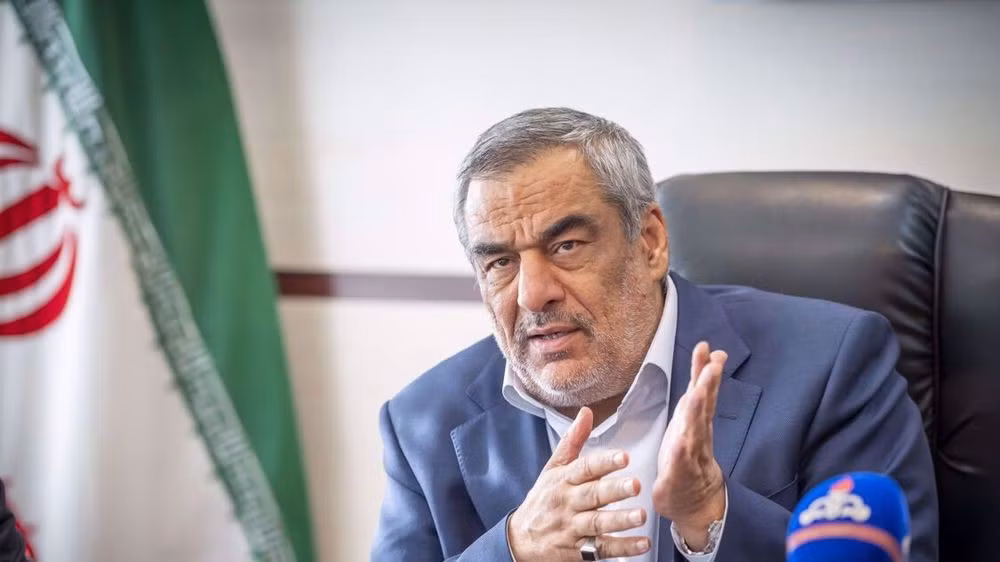 Tổng thống Iran đã chấp nhận đơn từ chức của Bộ trưởng dầu mỏ Mohsen Paknejad (trái), đồng thời bổ nhiệm ông Hamid Bovard, Giám đốc điều hành Công ty Dầu khí Quốc gia Iran (NIOC), làm quyền bộ trưởng. Ảnh: ANI/Shana.ir