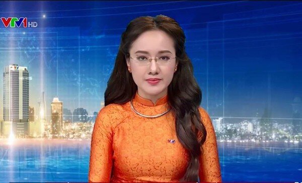 Nhắc đến Hoài Anh, khán giả thường nhớ đến chất giọng miền Nam nhẹ nhàng, truyền cảm cùng phong thái điềm đạm trên sóng Thời sự 19h. Hoài Anh sinh tại Hà Nội, có mẹ là người gốc Bắc và bố là người gốc Nam. Sau này cô lớn lên tại TP.HCM, vì vậy nữ BTV từng chia sẻ mình có sự giao thoa khá tự nhiên giữa hai miền. Đây cũng là một trong những lý do giúp cô có thể sử dụng cả giọng Bắc và giọng Nam.