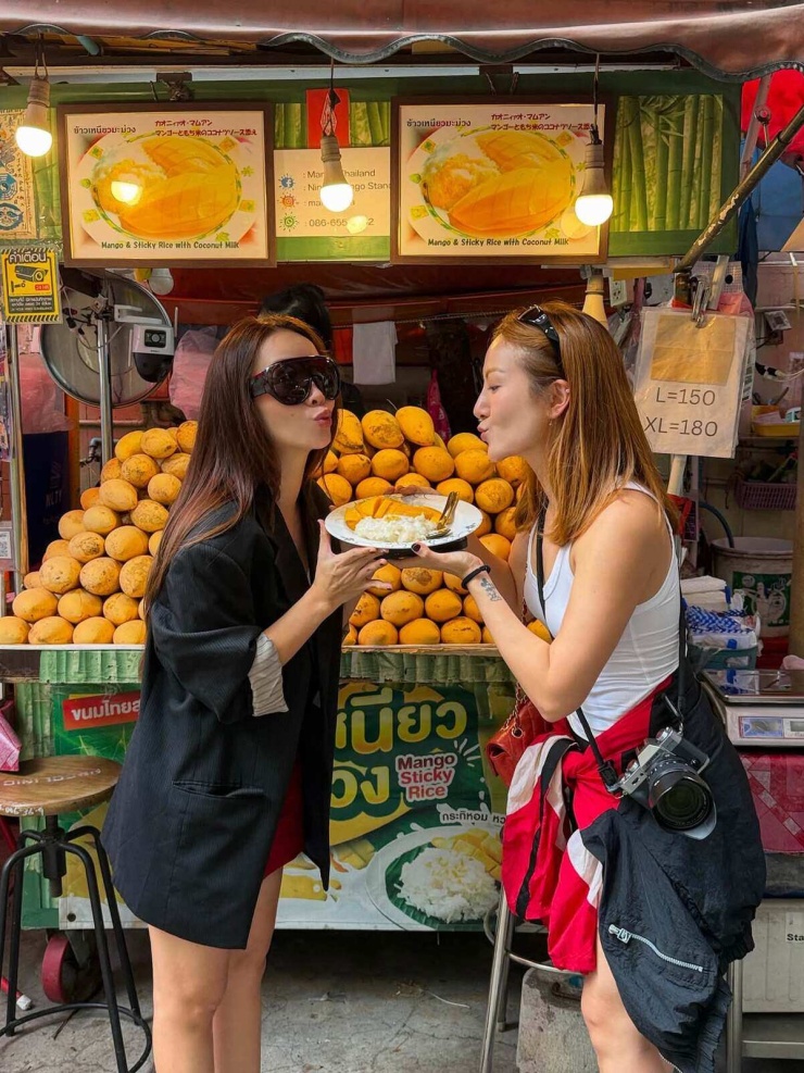 Ảnh sao 6/10: 'Công chúa hàng hiệu' Tiên Nguyễn 'quẩy' cùng em dâu tương lai - 4